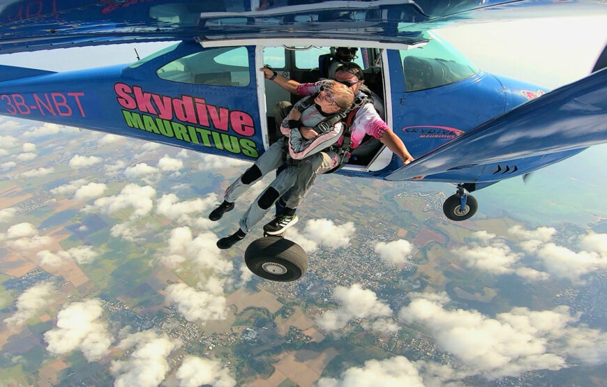 Tandem Skydive in Mauritius – 10,000 Feet